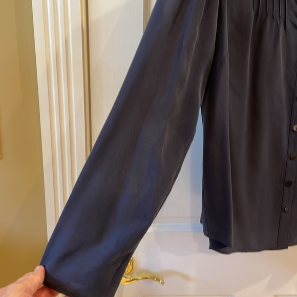 Chico’s Size 2, 12/14, Navy V-Neck Long Sleeve Blouse. May roll sleeve up w/ tab - Picture 3 of 11